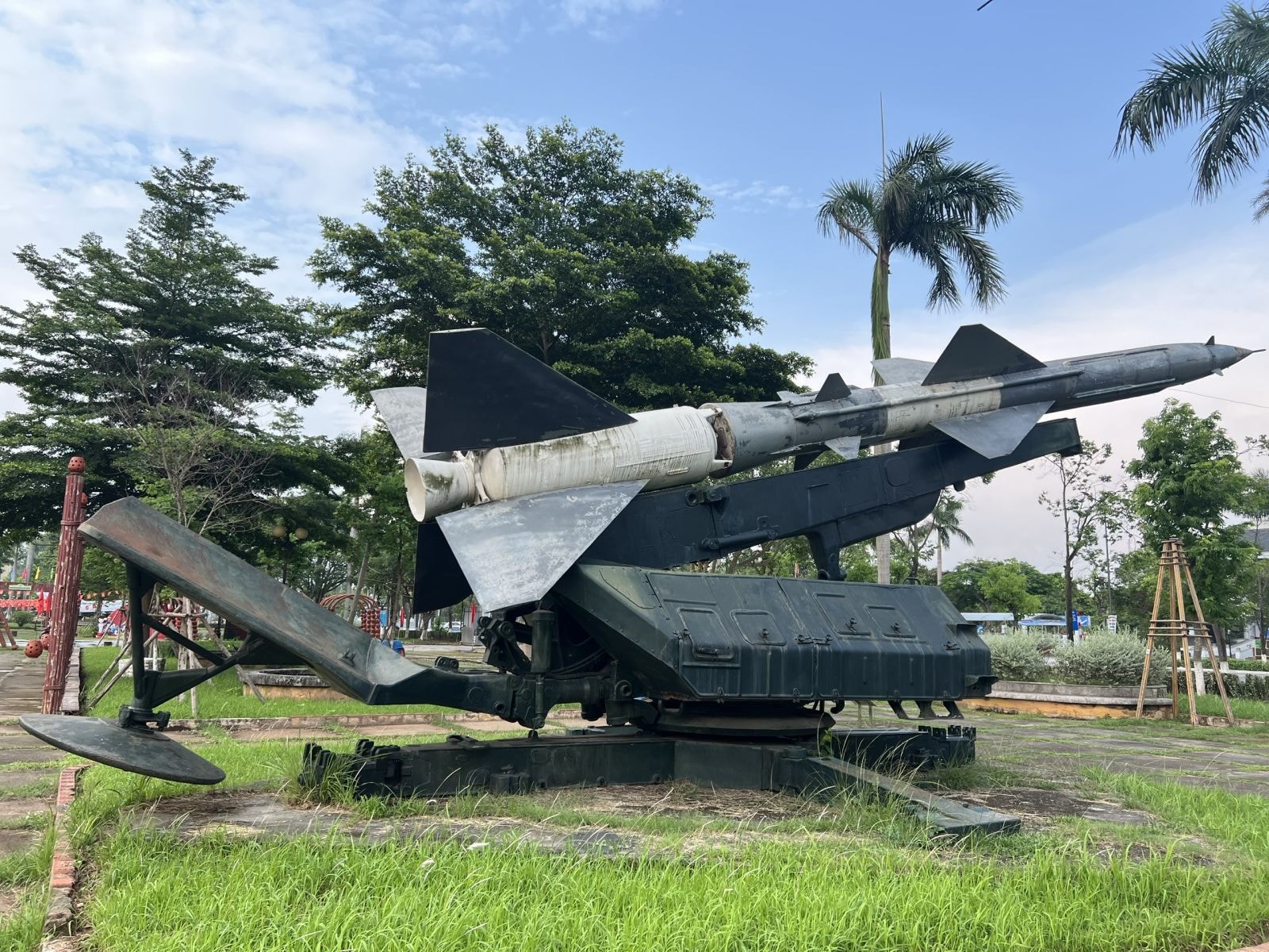 Tên lửa SAM-2 là biểu tượng của trí tuệ quân sự Việt Nam, bắn hạ 29 pháo đài bay B-52 trong chiến dịch Điện Biên Phủ trên không năm 1972 